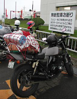 今年も元気な愛車のZRX400。